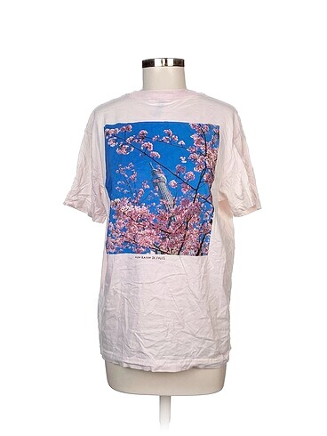 H&M T-shirt %70 İndirimli.