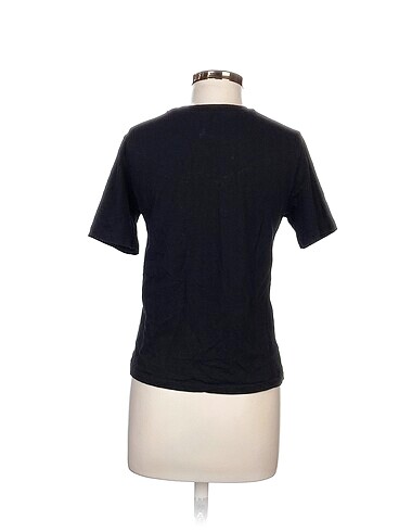 m Beden Defacto T-shirt %70 İndirimli.