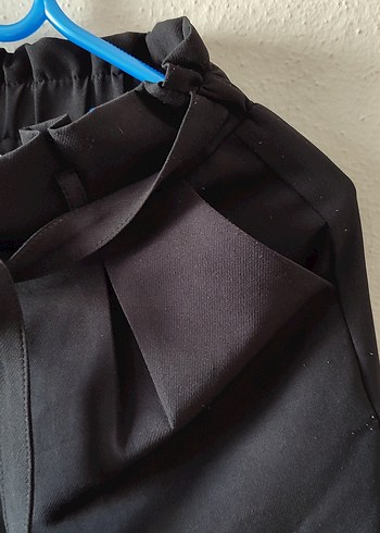 Kadın Siyah Beli Kuşaklı Rahat Kumaş şort - Görsel 3