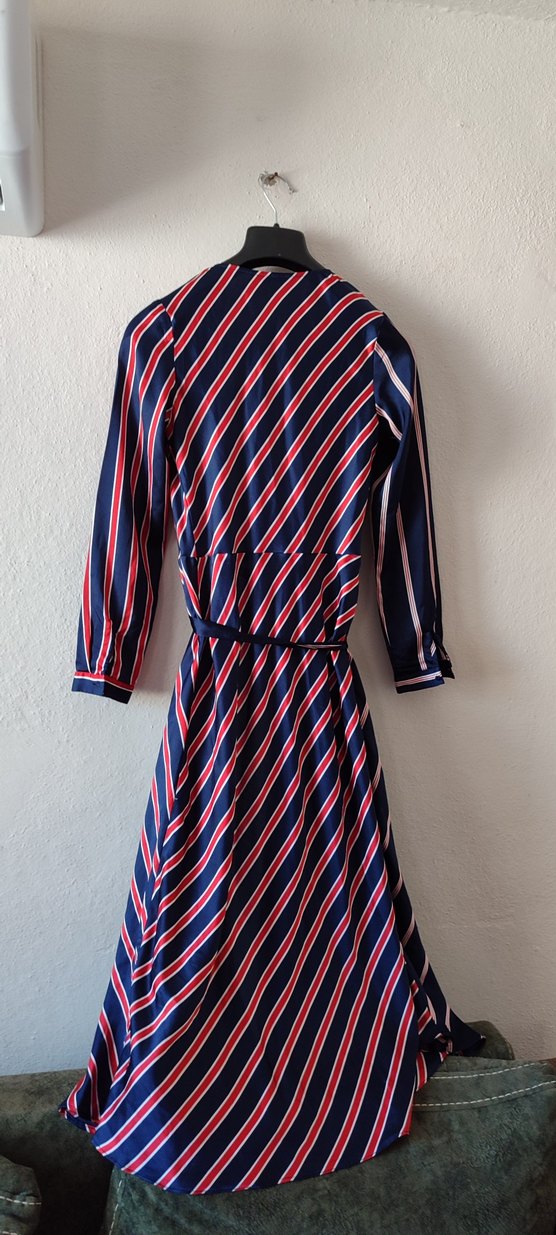 Çizgili V Yaka Uzun Kadın Elbise - Görsel 4