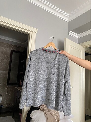Boğaz detaylı bluz