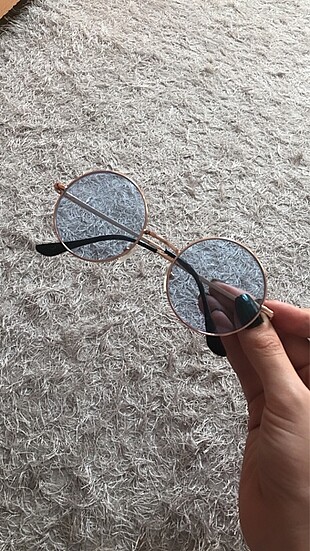 yuvarlak mavi filtreli güneş gözlüğü