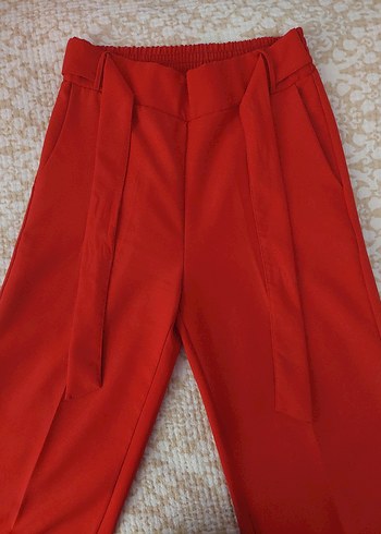Kemerli Kırmızı Kumaş Pantolon