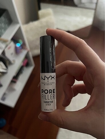  Beden Nyx pore filler stick