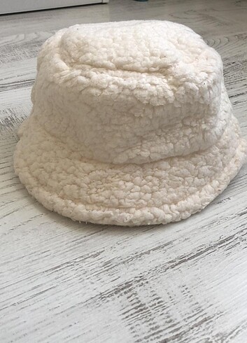 Peluş şapka
