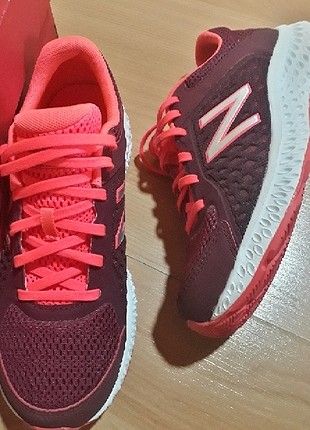 NEW BALANCE RESPONSE 1.0