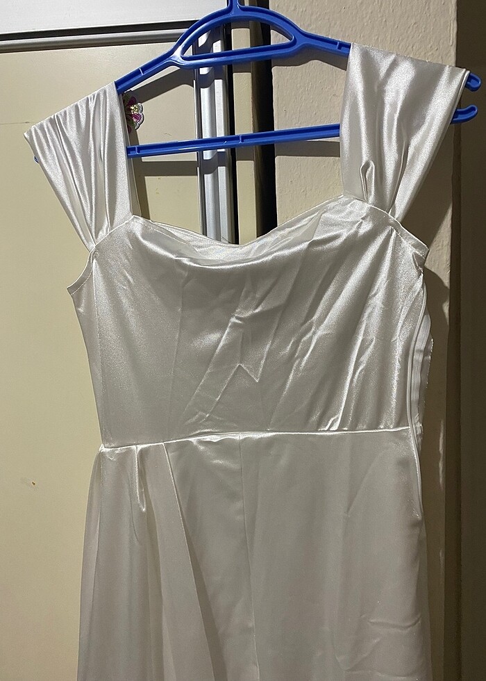 Beyaz Saten Elbise - Görsel 5