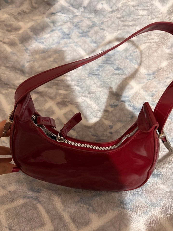 Kilitli Parlak Kırmızı Deri Kadın Çanta - Görsel 2