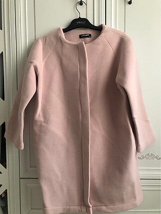 Pembe trençkot