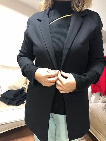 Siyah cebi taşlı ceket