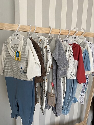 Hellobaby tulumlar 3-9 ay arası(adet fiyatı )