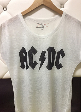 Acdc tişörtü