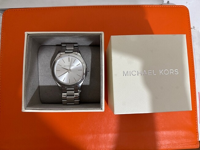 Micheal kors saat