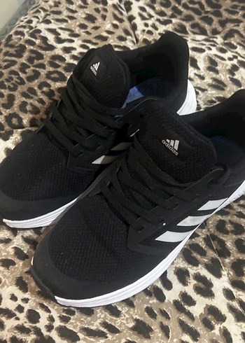 42 Beden Adidas Siyah Beyaz Bağcıklı Spor Ayakkabı