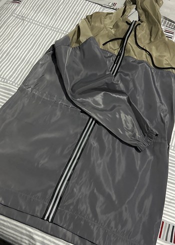 Gri Kapüşonlu Uzun Street Wear Yağmurluk - Görsel 3