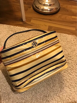 Tory burch makyaj çantası