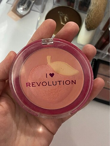 Revolution Revolution soft shimmer blush