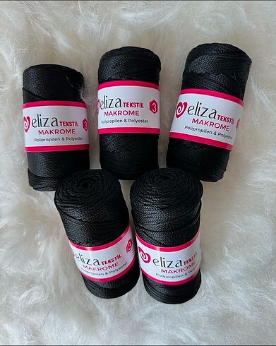 Polyester makrome