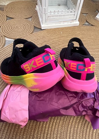 Skechers Bağcıksız Kız Çocuk Spor Ayakkabı