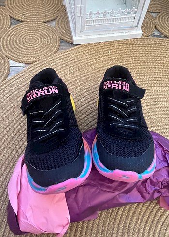 34 Beden Skechers Bağcıksız Kız Çocuk Spor Ayakkabı
