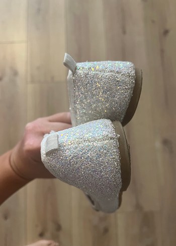 H&M Beyaz Simli Nakışlı Kız Babet