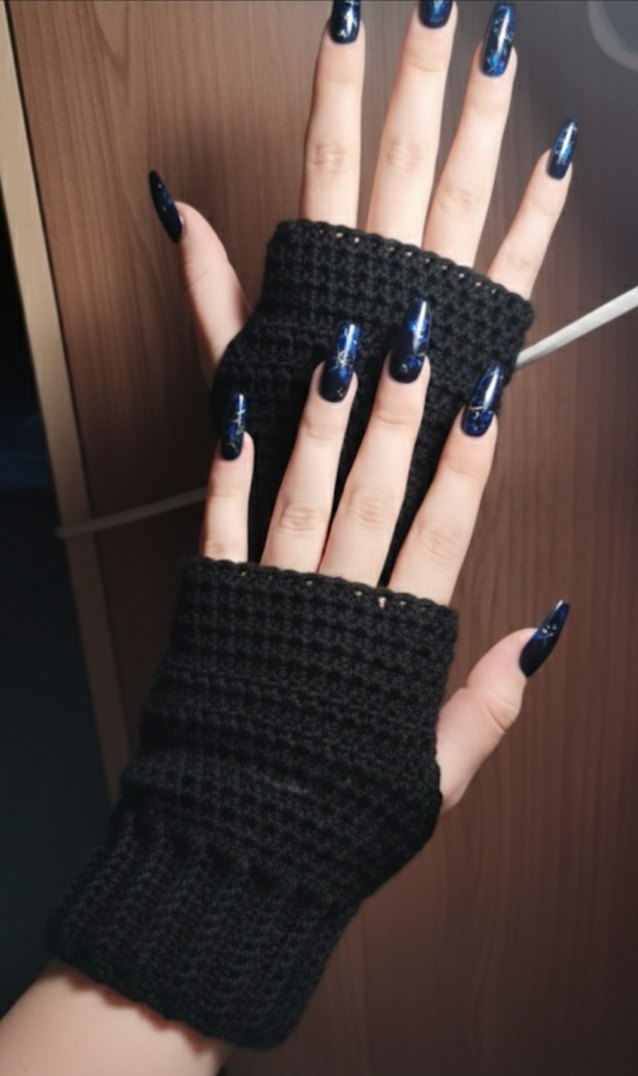 Siyah Örgü Parmaksız 
 Eldiven - Görsel 2