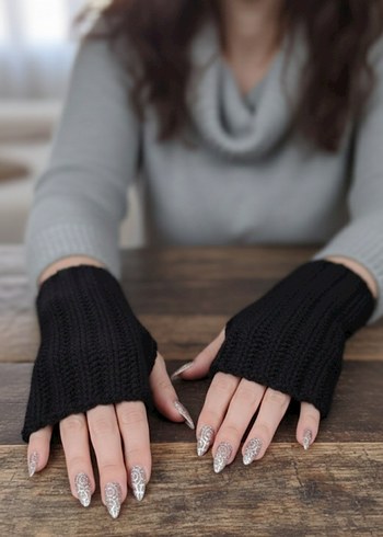 Siyah Örgü Parmaksız Eldiven - Görsel 2