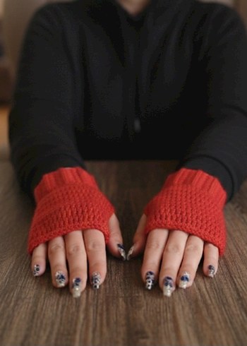 Kırmızı Örgü Parmaksız Kadın Eldiveni - Görsel 2