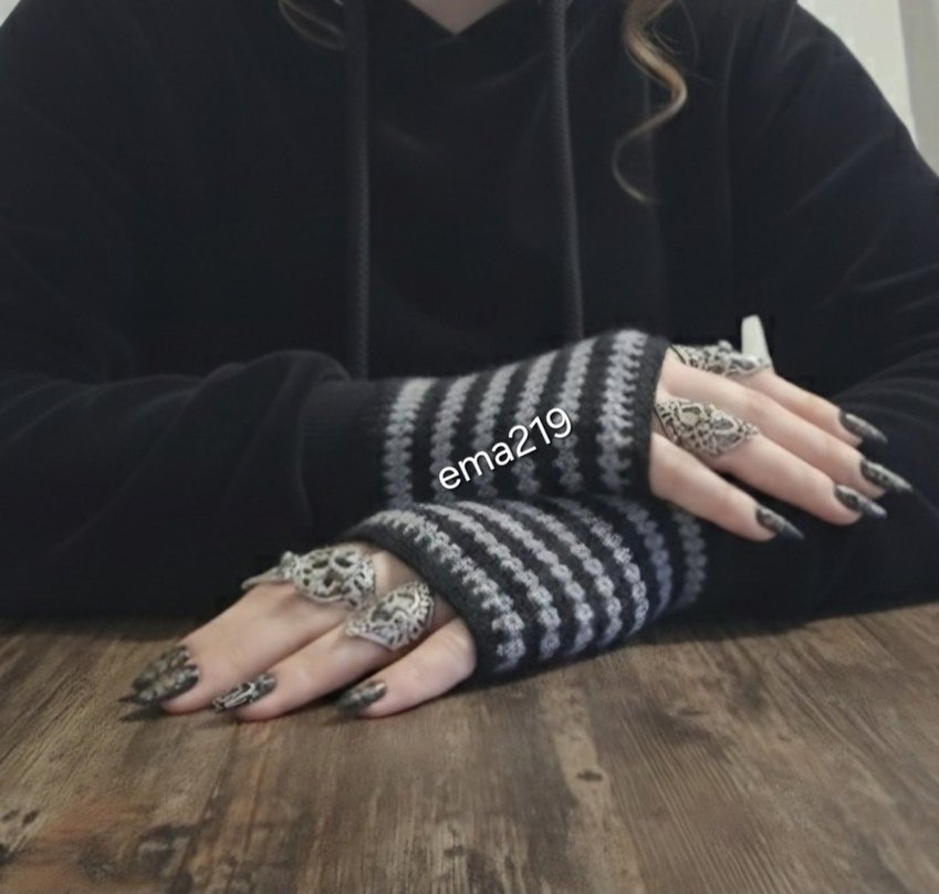 Örgü Gotik Kadın Eldiveni - Görsel 2