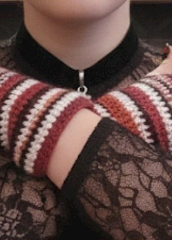 Kırmızı Siyah Örgü Gotik Kadın Eldiveni - Görsel 2