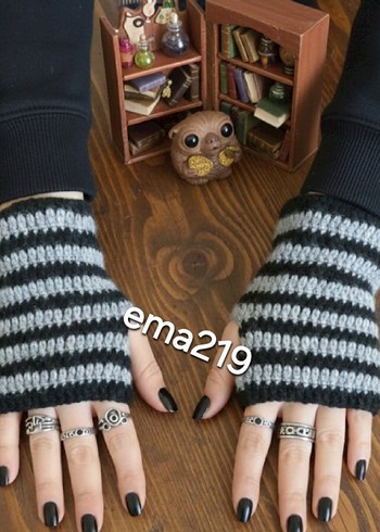 Çizgili Örgü Kadın Eldivenleri - Görsel 2