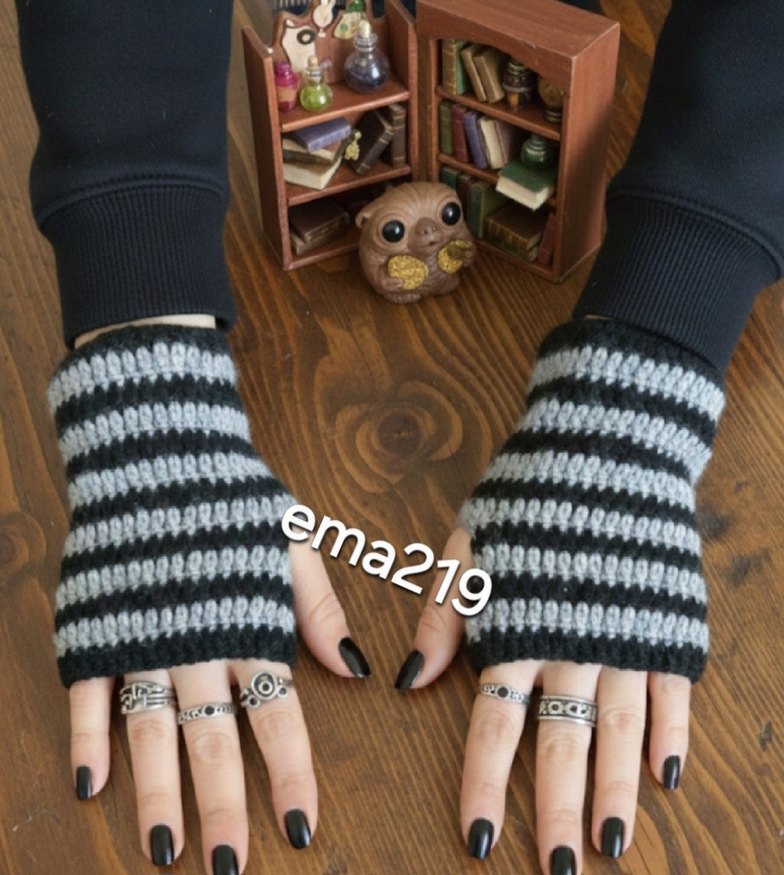 Çizgili Örgü Kadın Eldivenleri - Görsel 2