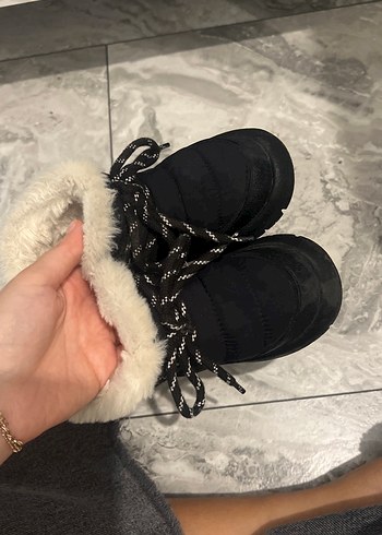 25 Beden siyah Renk Zara Kürklü Çocuk Botu