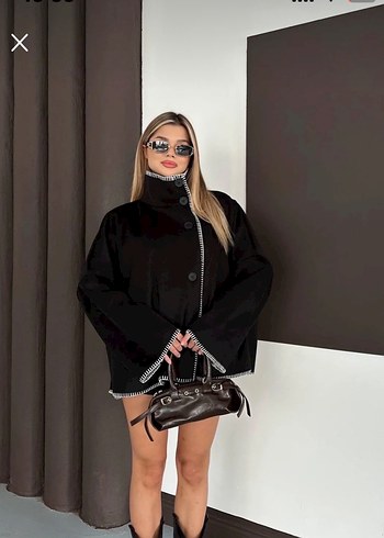 Siyah Mini Yüksek Yakalı Kadın Kaban - Görsel 3