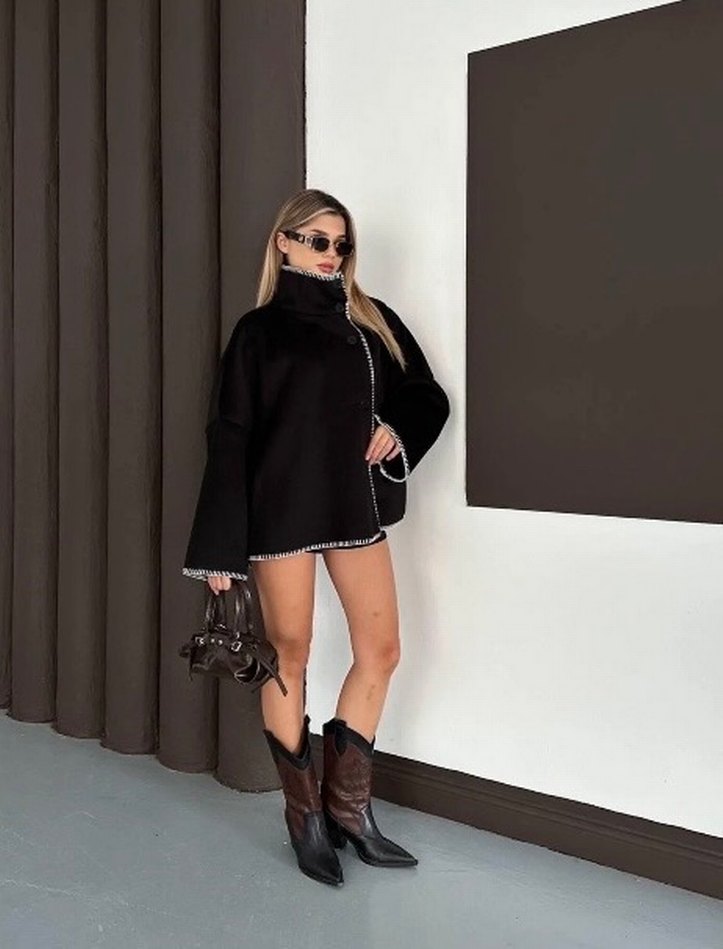 Siyah Mini Yüksek Yakalı Kadın Kaban - Görsel 4