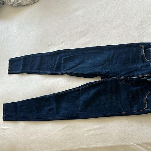 32 Beden lacivert Renk BERSHKA jean 32 beden