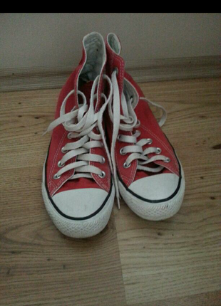 Kırmızı converse 