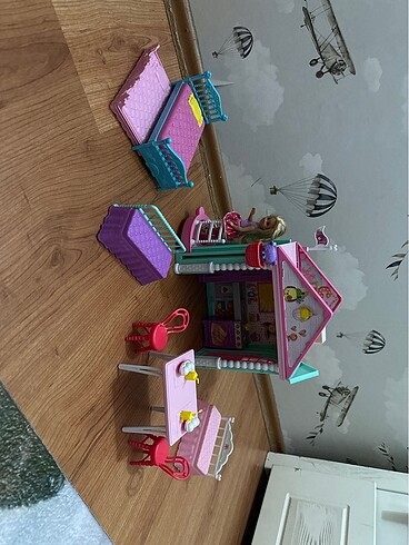 Barbie Chealse oyun evi