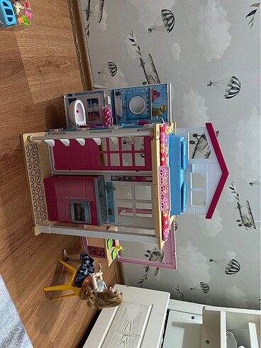 Barbie evi
