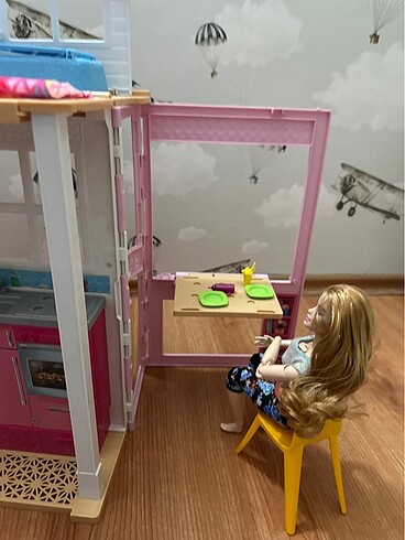  Beden Barbie evi