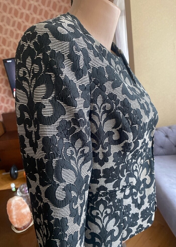 Kendinden desenli kısa ceket - Görsel 4