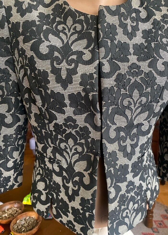 Kendinden desenli kısa ceket - Görsel 3