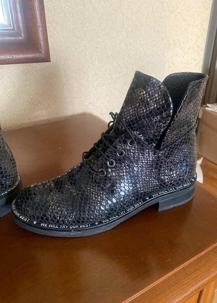 Yılan derisi bot - Görsel 4