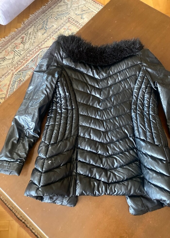 Peluş yaka ve göğüsü fermuarlı cepli omuzlarında küçük parlak - Görsel 4