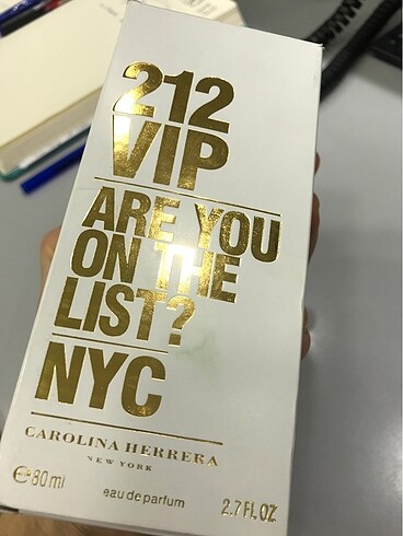 Carolina Herrera 212 VİP CAROLİNA HERRERA 80 ml kadın parfüm