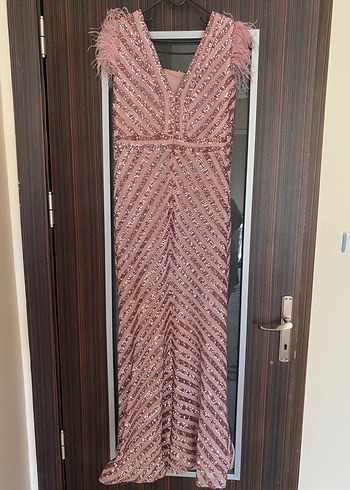 Abiye Pembe İşlemeli Tüy Detaylı Uzun Abiye Elbise