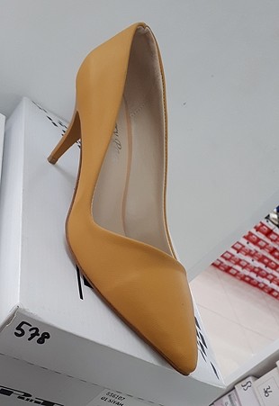 sarı stiletto