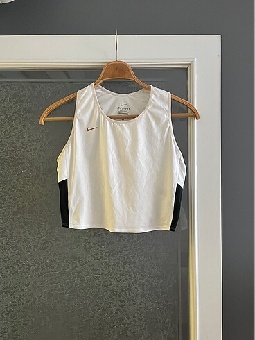 halter yaka crop