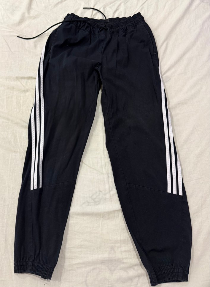 Adidas Siyah Üç Çizgili Jogger Pantolon — görsel 2/3