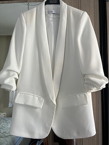 Beyaz blazer ceket